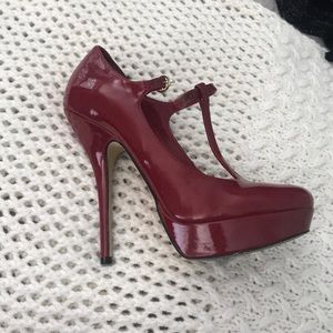 Red Steve Maddens in great condition! Size 7.5!